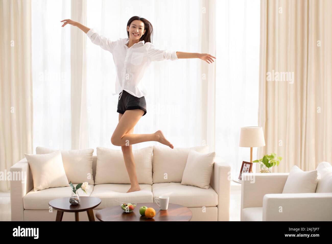 Chinese woman dancing barefoot hi-res stock photography and images - Alamy