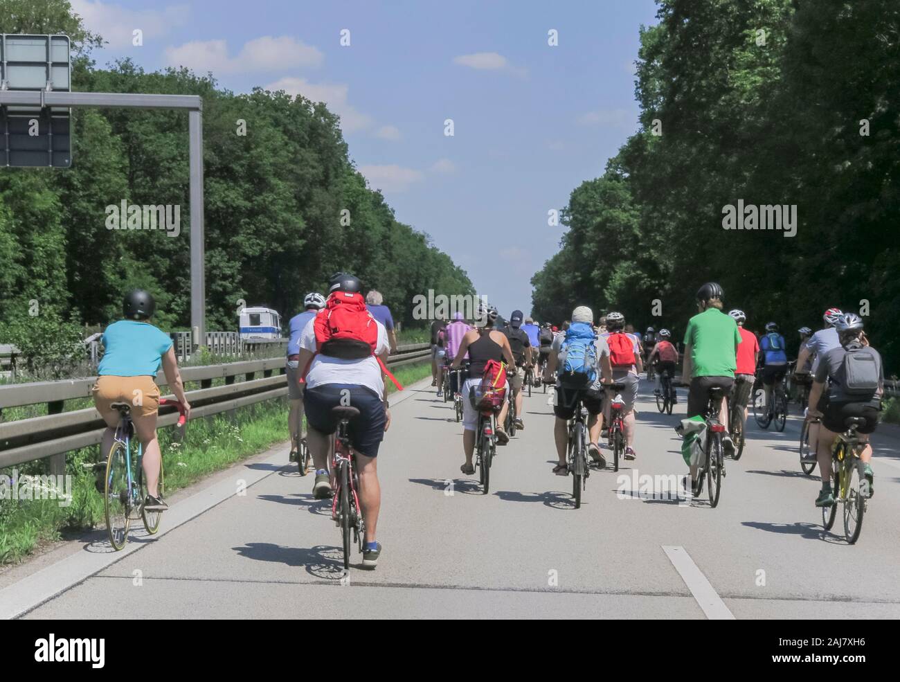 02.06.2019. Fahrradsternfahrt des ADFC. Hier Radfahrer auf der AVUS. Berlin, Deutschland Stock Photo