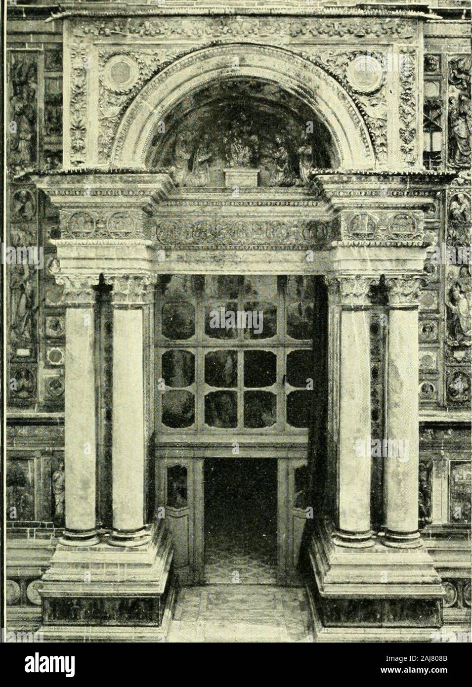 La Chartreuse de Pavie . s viseaux, de petites compositions tirées de la vie deS Ambroise, de S1 Jean Baptiste, de la Vierge, de S( Cyr,patron de Pavie, de S Pierre, de S1 Laurent, de S* Paulet de la Madeleine. Dans les espaces à lintérieur de lin-trados, quatre grands hauts-reliefs, évoquent lhistoirede lOrdre des Chartreux et de la Chartreuse. Briosco, dont lart dérive de celui dAmadeo et quitravailla à la Chartreuse dès lannée 1483, conçut et exécutaen grande partie les sculptures dont la virtuosité et laminutie conviendraient mieux à livoire fouillé quau mar-bre. Il fut aidé par dautres ar Stock Photo
