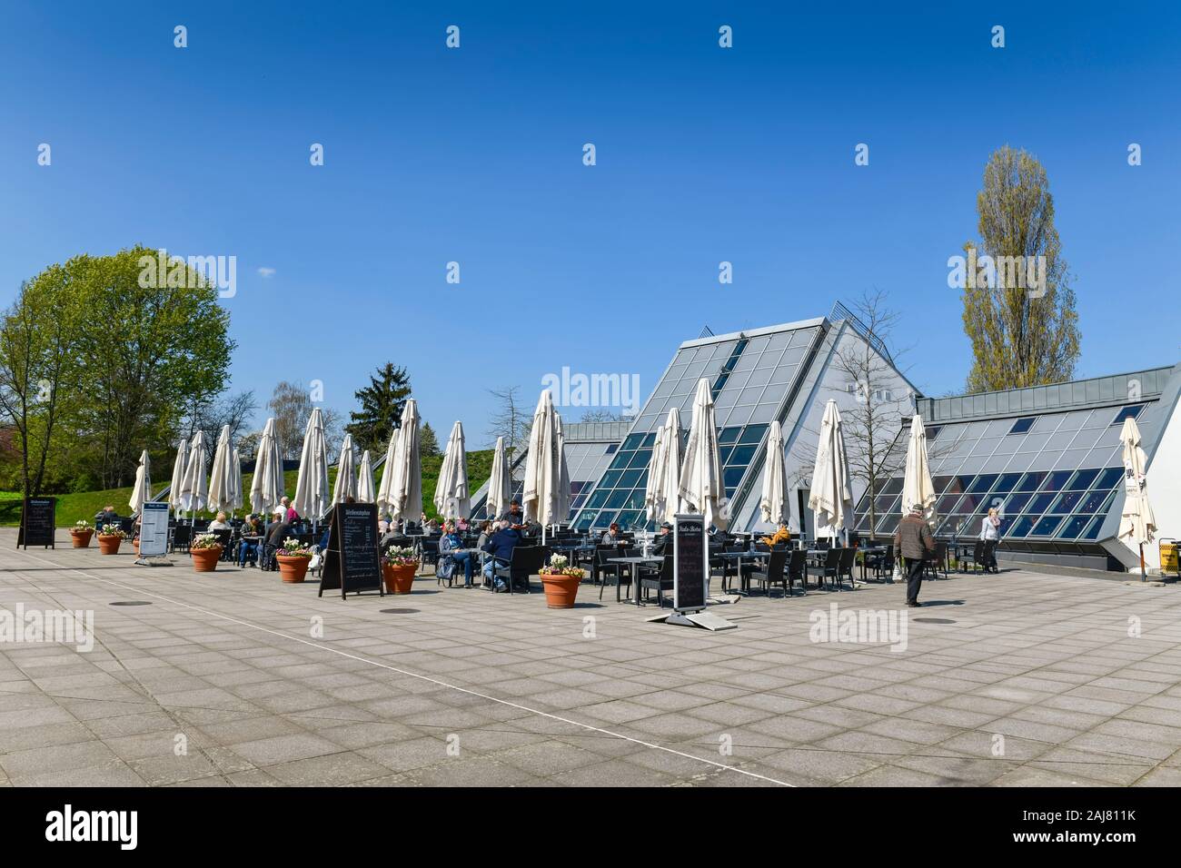 Garten bistro hires stock photography and images Alamy