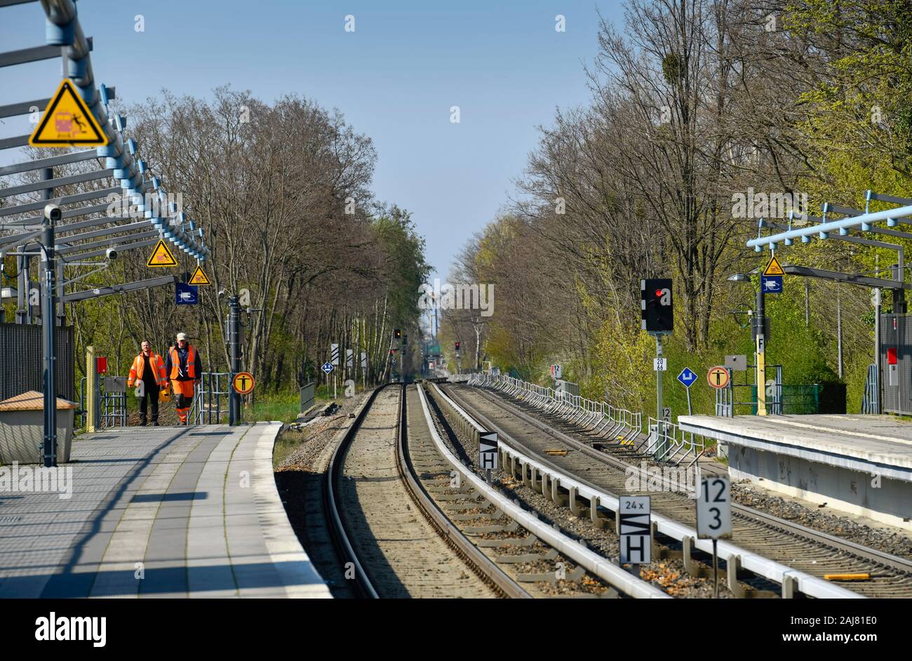 S-Bahnstrecke, Dresdner Bahn, Schichaustraße, Lichtenrade, Tempelhof-Schöneberg, Berlin, Deutschland Stock Photo