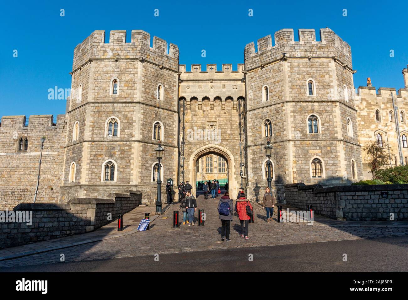 Visitors in front of Henry VIII gateway at Windsor Castle in Windsor, Berkshire, England, United Kingdom Stock Photo