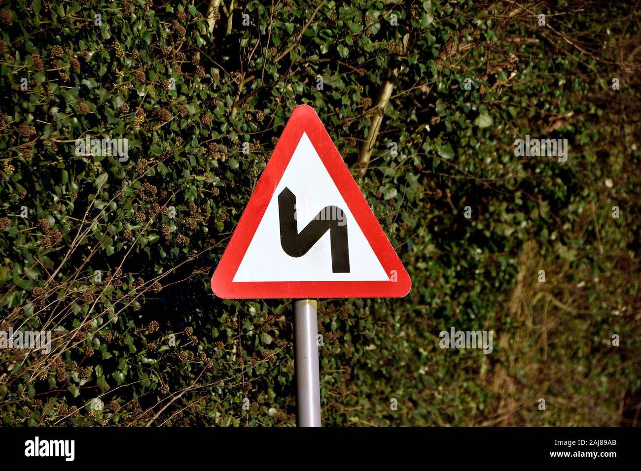 Roadsign in rural Kent: bends in the road Stock Photo