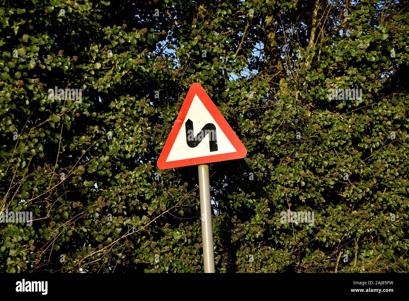 Roadsign in rural Kent: bends in the road Stock Photo