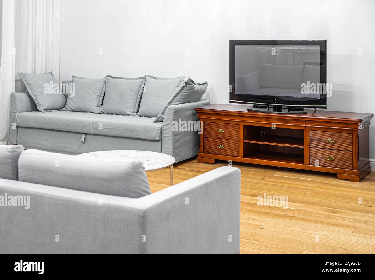Chairish | The Art of Vintage. The Luxury of Home. - Luxury Apartment Furnishings