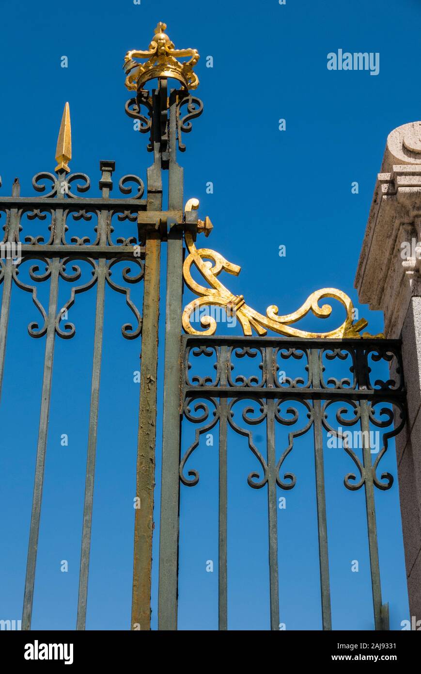 Architectural metal railings hi-res stock photography and images - Alamy