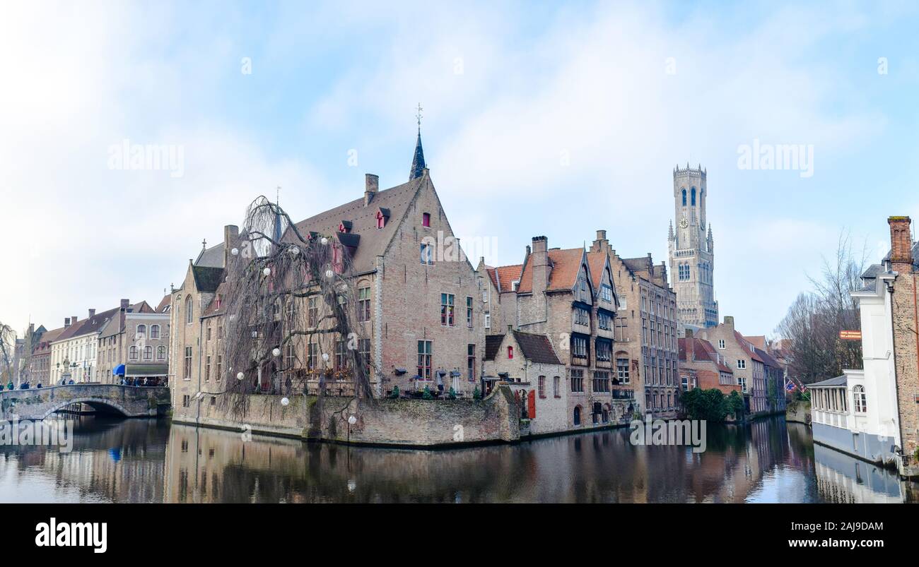 The medieval buildings and canals of Bruges Stock Photo