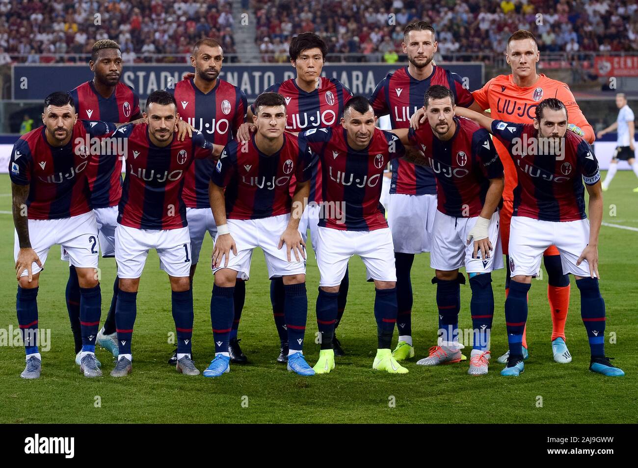 Bologna, Italy. 30 August, 2019: Players of Bologna FC pose for a team photo prior to the Serie A football match between Bologna FC and SPAL. Bologna FC won 1-0 over SPAL. Credit: Nicolò Campo/Alamy News Stock Photo
