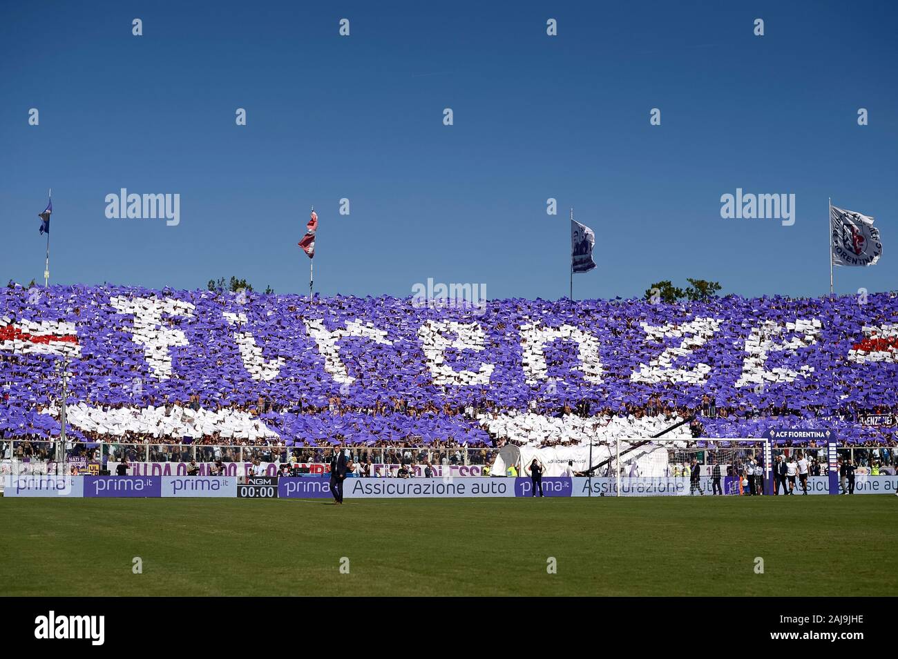Florence, Italy. 14 September, 2019: Fans of ACF Fiorentina show their support prior to the Serie A football match between ACF Fiorentina and Juventus FC. The match ended in a 0-0 tie. Credit: Nicolò Campo/Alamy Live News Stock Photo