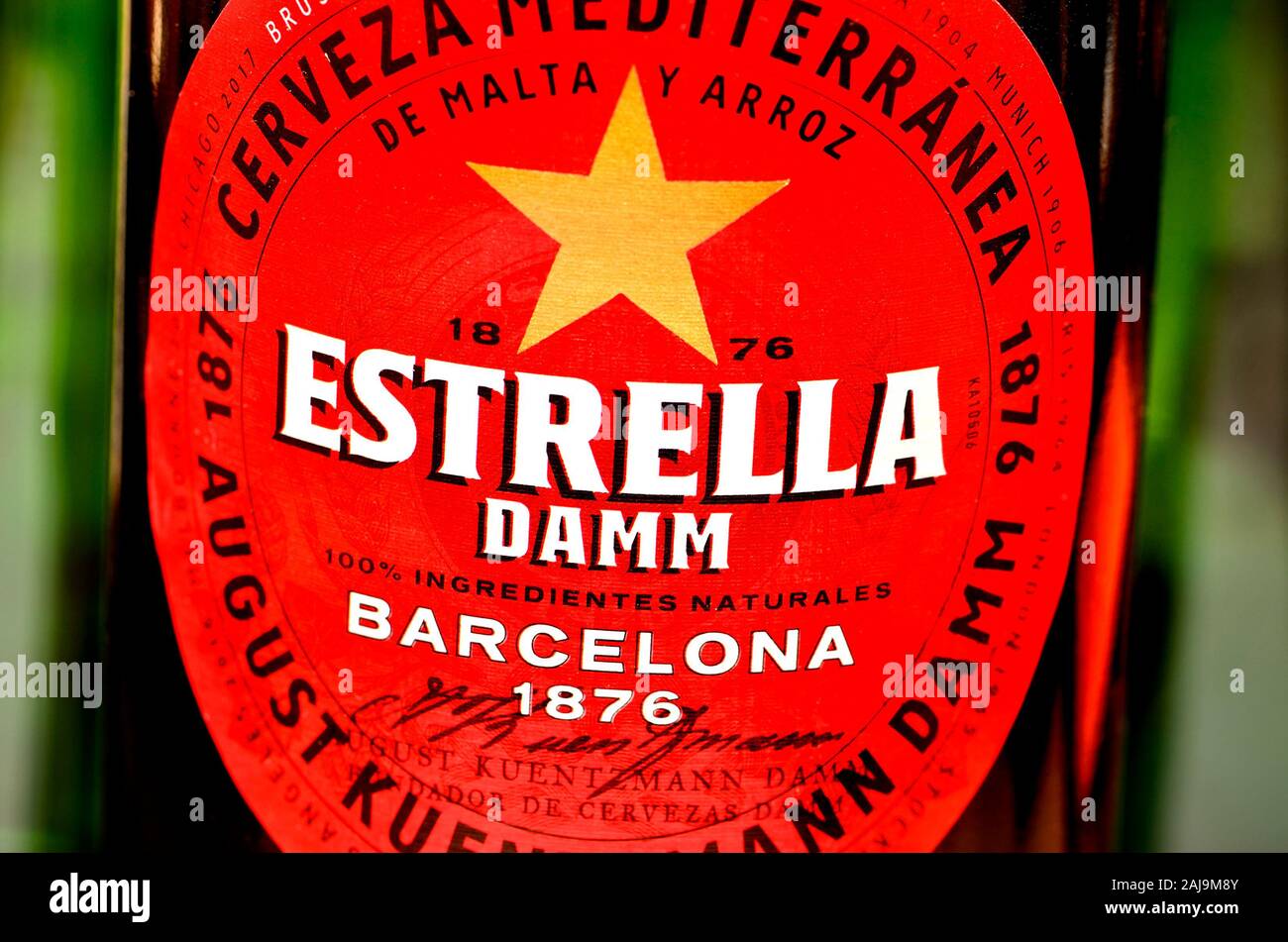 Beer bottle Estrella Dam (Spanish Stock Photo Alamy