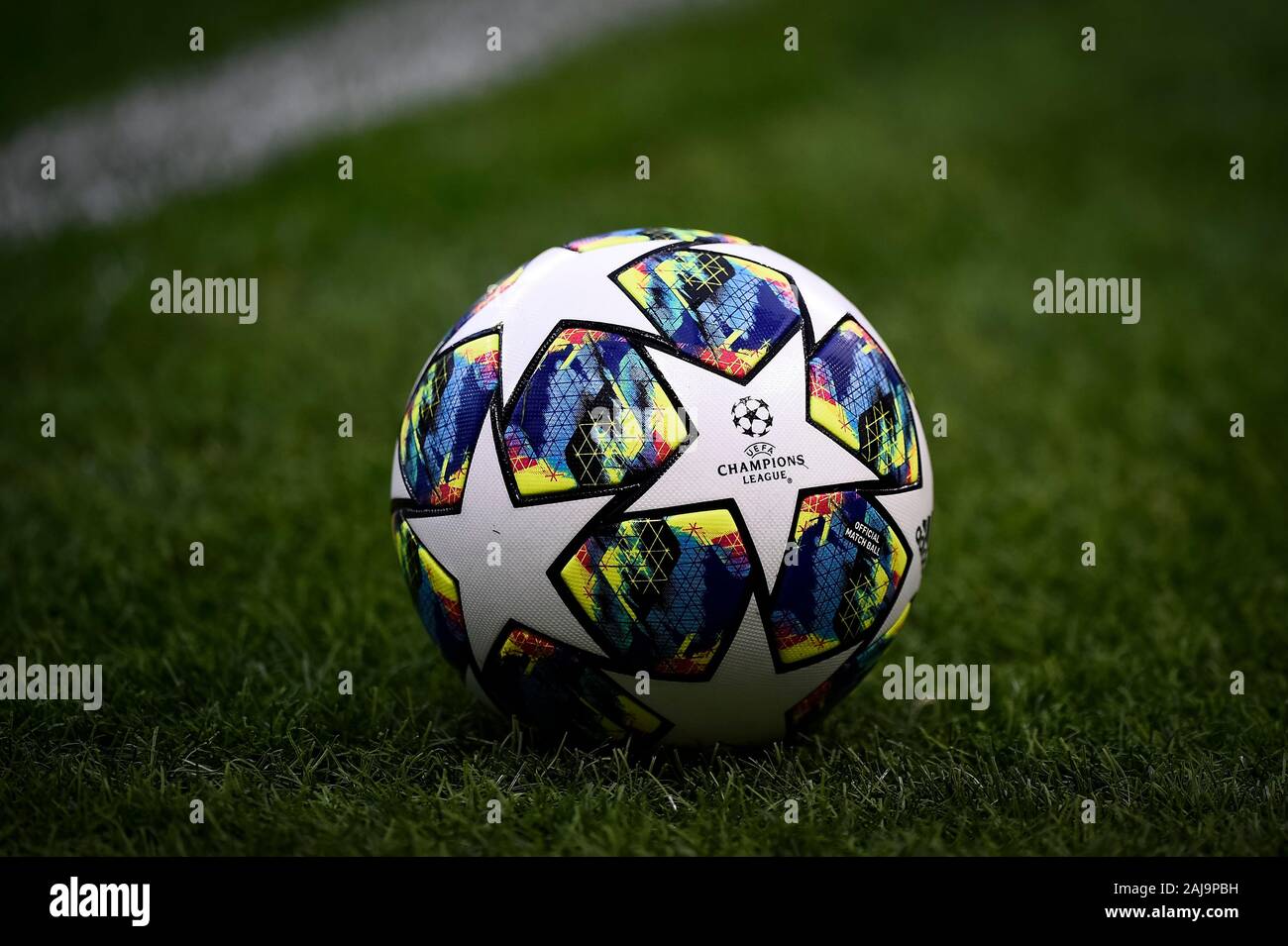 Ballon de football UEFA Champions League 2023-2024 PRO adidas