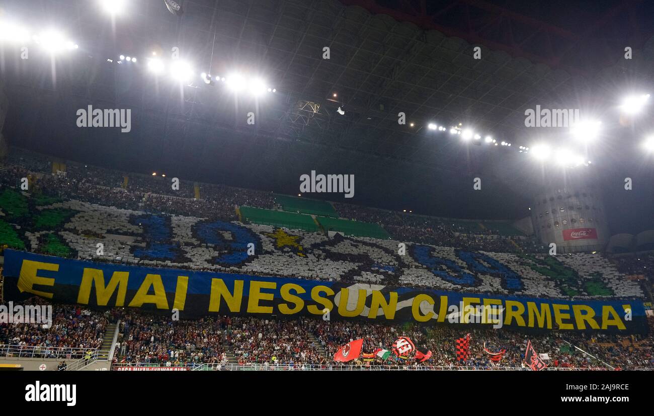 Milan, Italy. 21 September, 2019: FC Internazionale fans unfold a giant tifo prior to the Serie A football match between AC Milan and FC Internazionale. FC Internazionale won 2-0 over AC Milan. Credit: Nicolò Campo/Alamy Live News Stock Photo