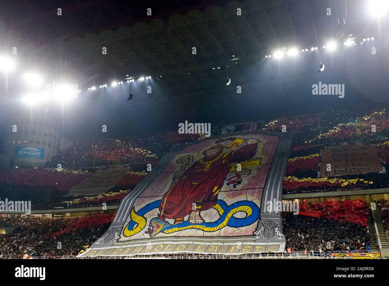 Milan, Italy. 21 September, 2019: AC Milan fans unfold a giant tifo prior to the Serie A football match between AC Milan and FC Internazionale. FC Internazionale won 2-0 over AC Milan. Credit: Nicolò Campo/Alamy Live News Stock Photo