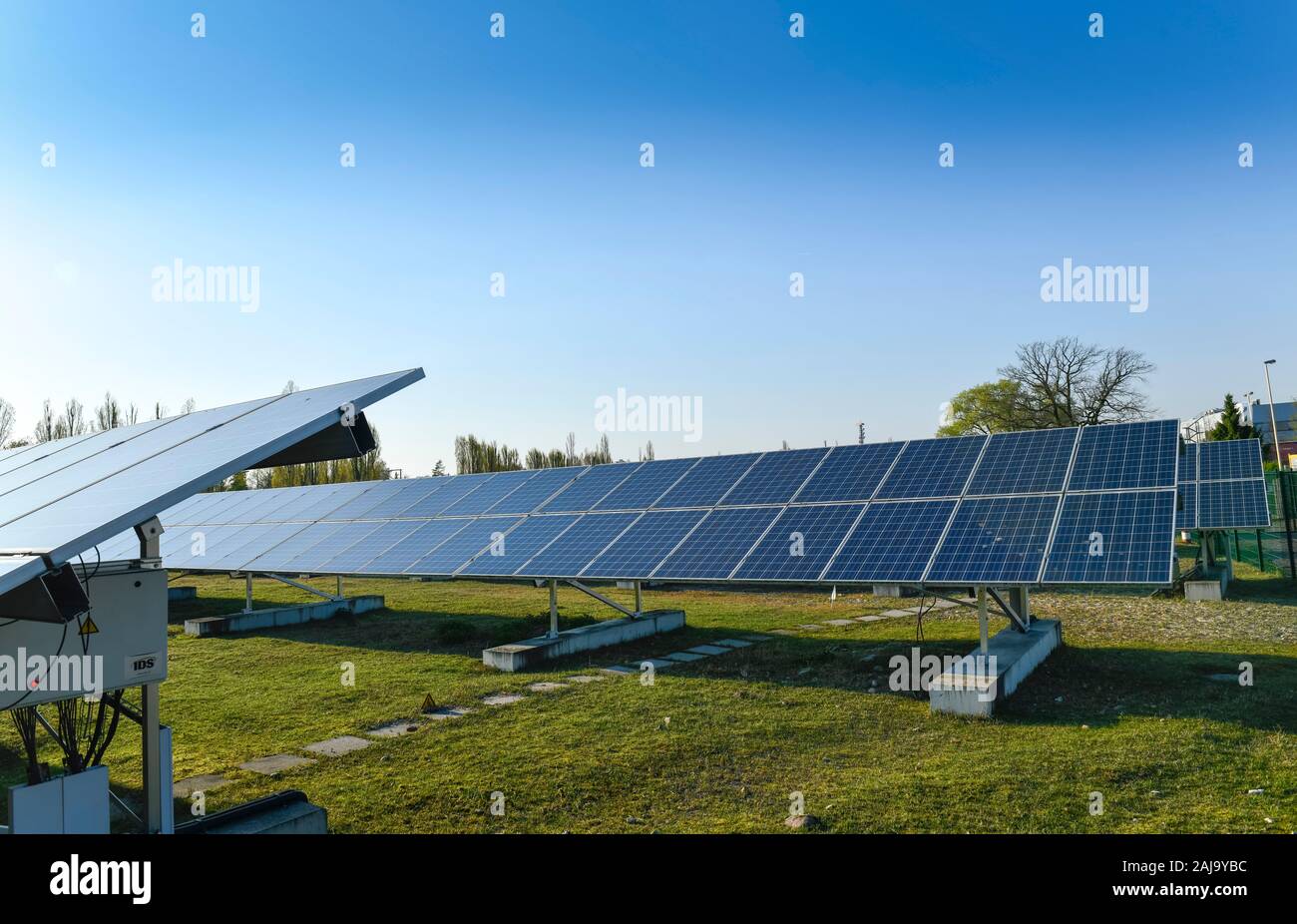 Photovoltaikanlage der GASAG, Marienpark, Lankwitzer Straße, Mariendorf, Tempelhof-Schöneberg, Berlin, Deutschland Stock Photo