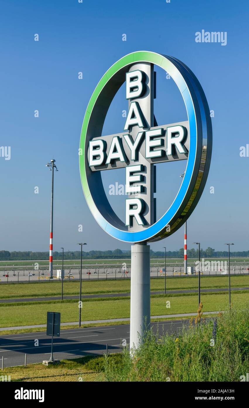 Bayer-Kreuz am Flughafen Berlin Brandenburg „Willy Brandt“ BER, Brandenburg, Deutschland Stock Photo