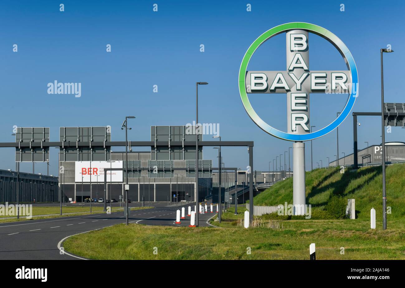 Bayer-Kreuz am Flughafen Berlin Brandenburg „Willy Brandt“ BER, Brandenburg, Deutschland Stock Photo