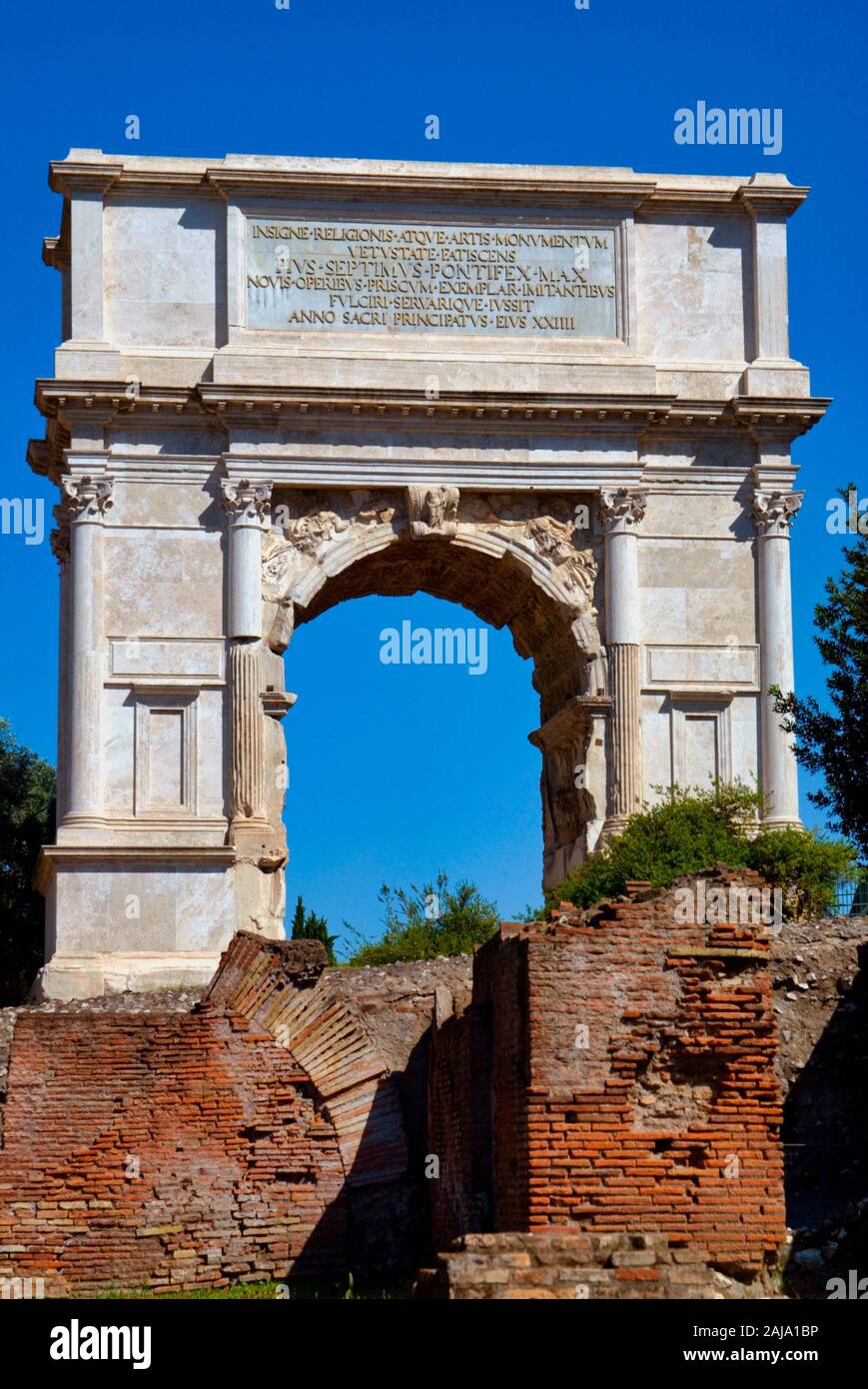 Italien arch of titus hi-res stock photography and images - Alamy