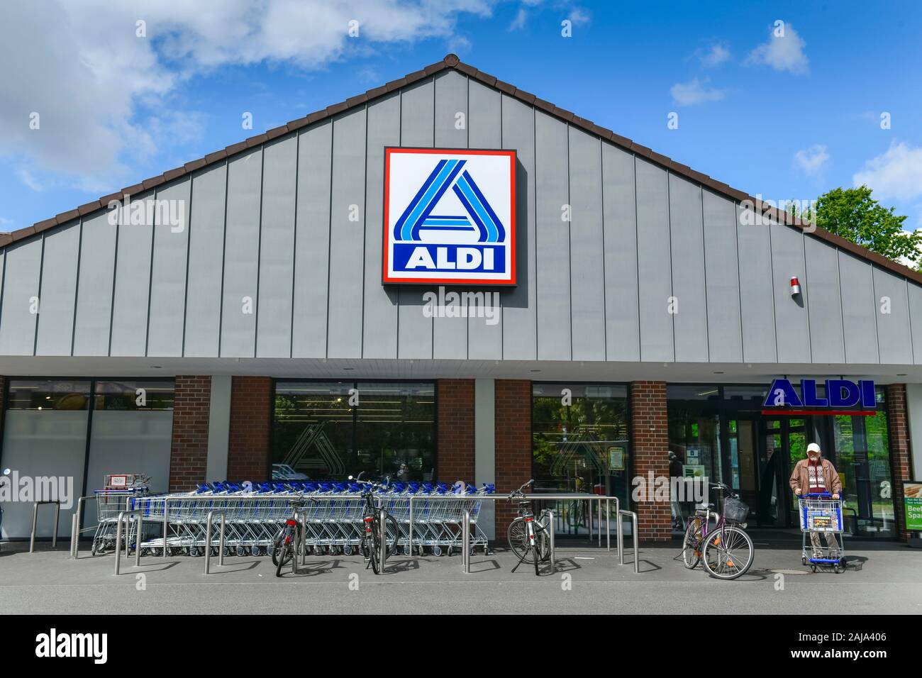 Aldi Markt, Kreuzbergstraße, Kreuzberg, Berlin, Deutschland Stock Photo