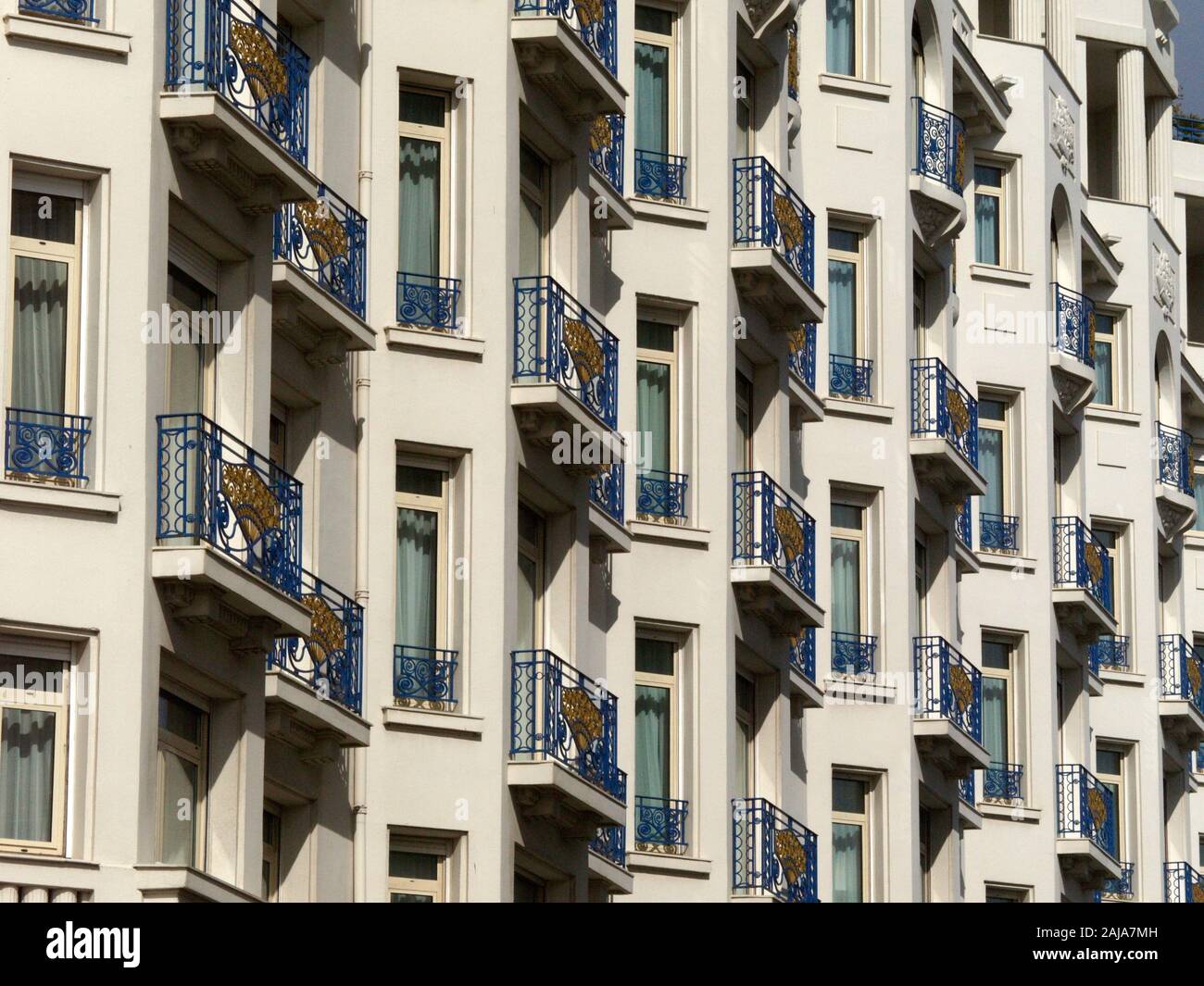 ROOMS FACADE OF HOTEL MARTINEZ CANNES FRANCE - FRENCH RIVIÉRA ALPES