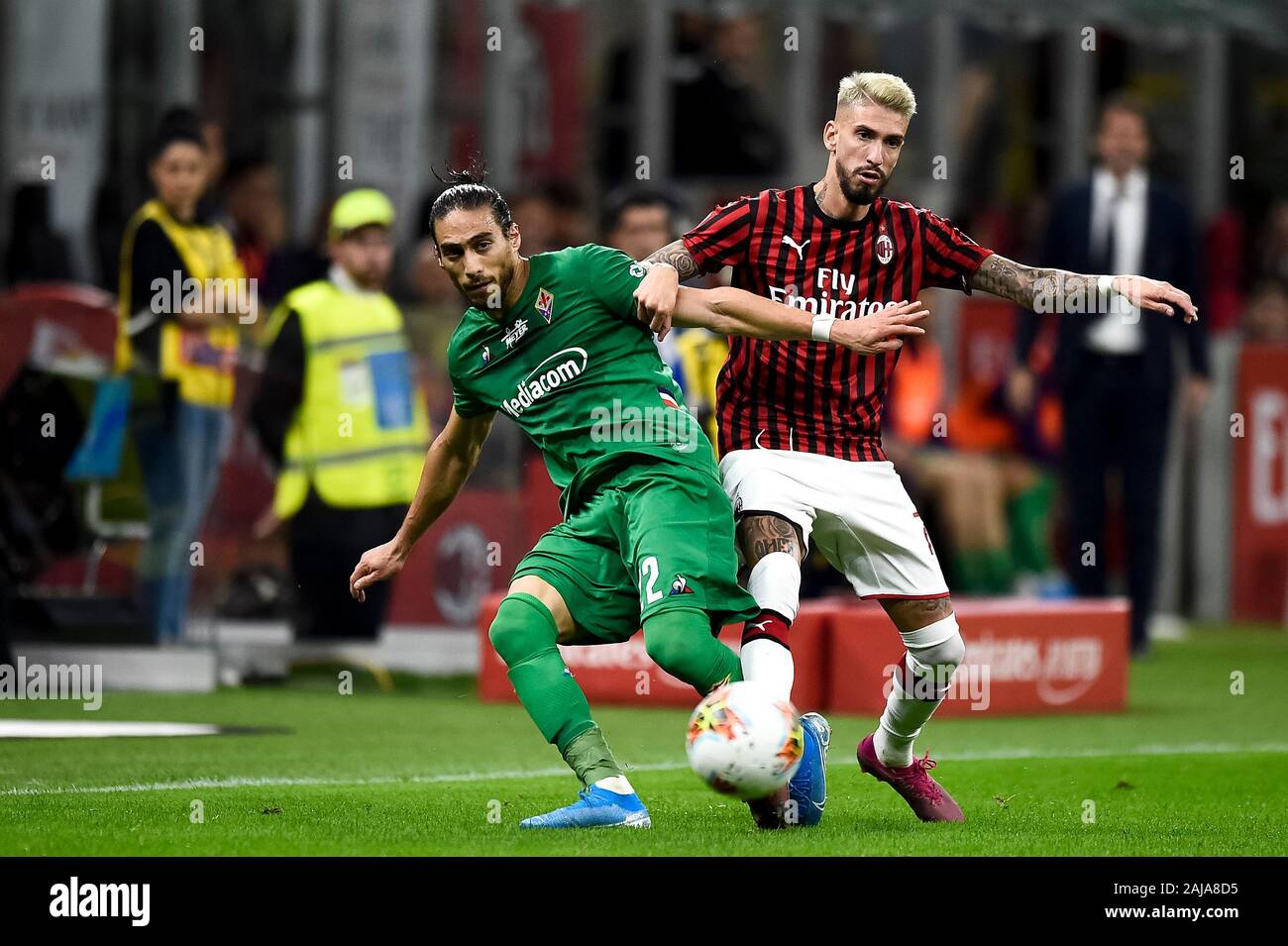 Milan, Italy. 29 September, 2019: Martin Caceres (L) of ACF Fiorentina competes for the ball with Samuel Castillejo of AC Milan during the Serie A football match between AC Milan and ACF Fiorentina. ACF Fiorentina won 3-1 over AC Milan. Credit: Nicolò Campo/Alamy Live News Stock Photo
