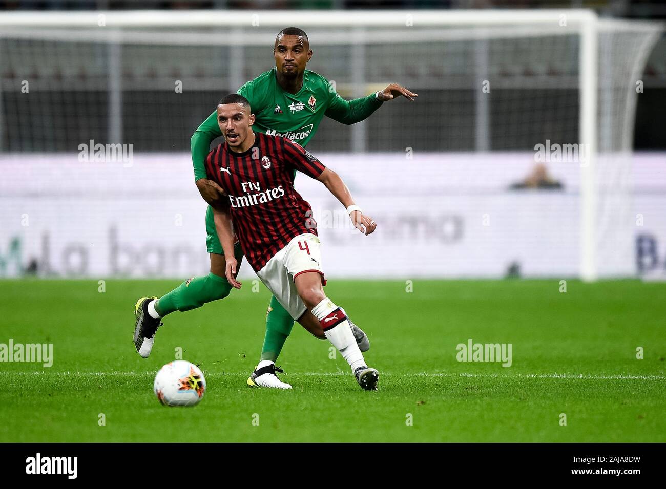 Milan, Italy. 29 September, 2019: Ismael Bennacer of AC Milan competes for the ball with Kevin-Prince Boateng of ACF Fiorentina during the Serie A football match between AC Milan and ACF Fiorentina. ACF Fiorentina won 3-1 over AC Milan. Credit: Nicolò Campo/Alamy Live News Stock Photo