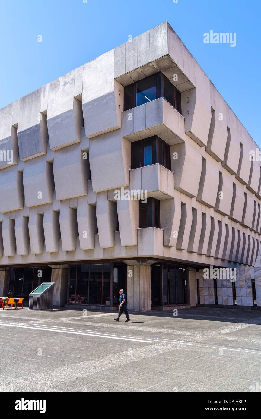 National Library of New Zealand, by Terence Broad / Ministry of Works, 1987, Wellington, New