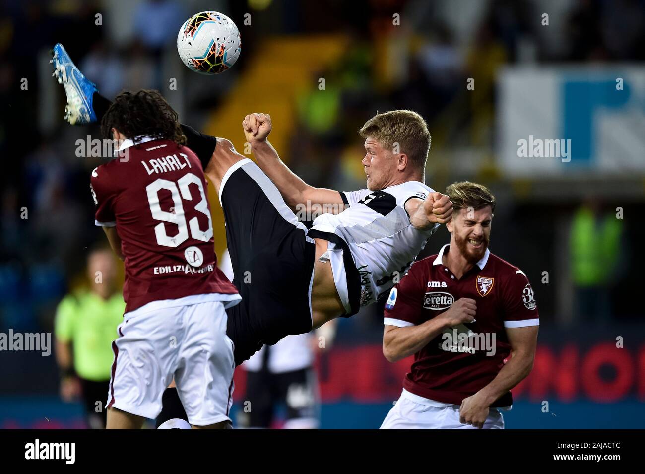 Parma, Italy. 30 September, 2019: Andreas Cornelius (C) of Parma Calcio attempts a bicycle kick during the Serie A football match between Parma Calcio and Torino FC. Parma Calcio won 3-2 over Torino FC. Credit: Nicolò Campo/Alamy Live News Stock Photo