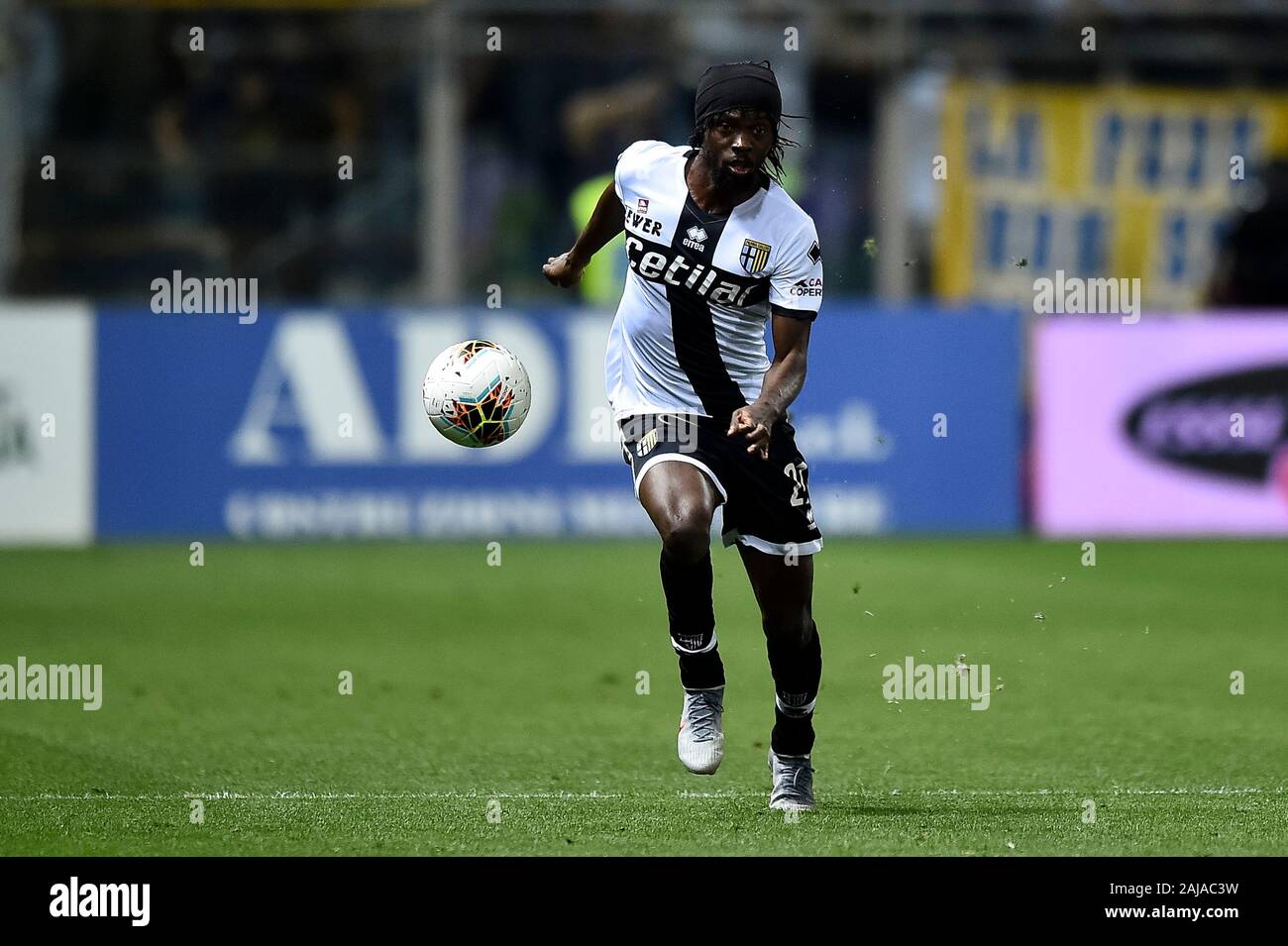 Parma, Italy. 30 September, 2019: Gervinho of Parma Calcio in action during the Serie A football match between Parma Calcio and Torino FC. Parma Calcio won 3-2 over Torino FC. Credit: Nicolò Campo/Alamy Live News Stock Photo