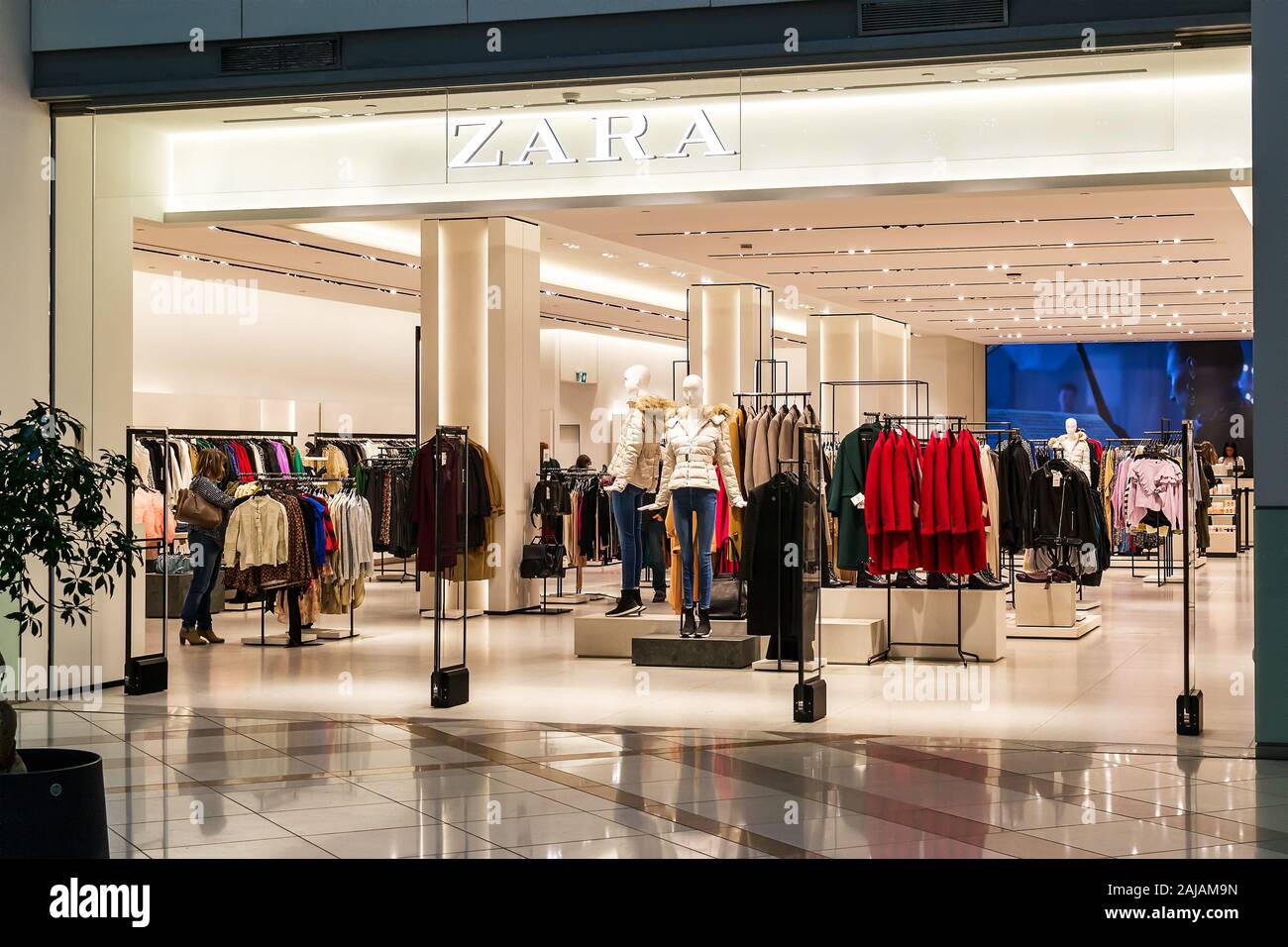 Zara Inside Interior High Resolution Stock Photography and Images - Alamy