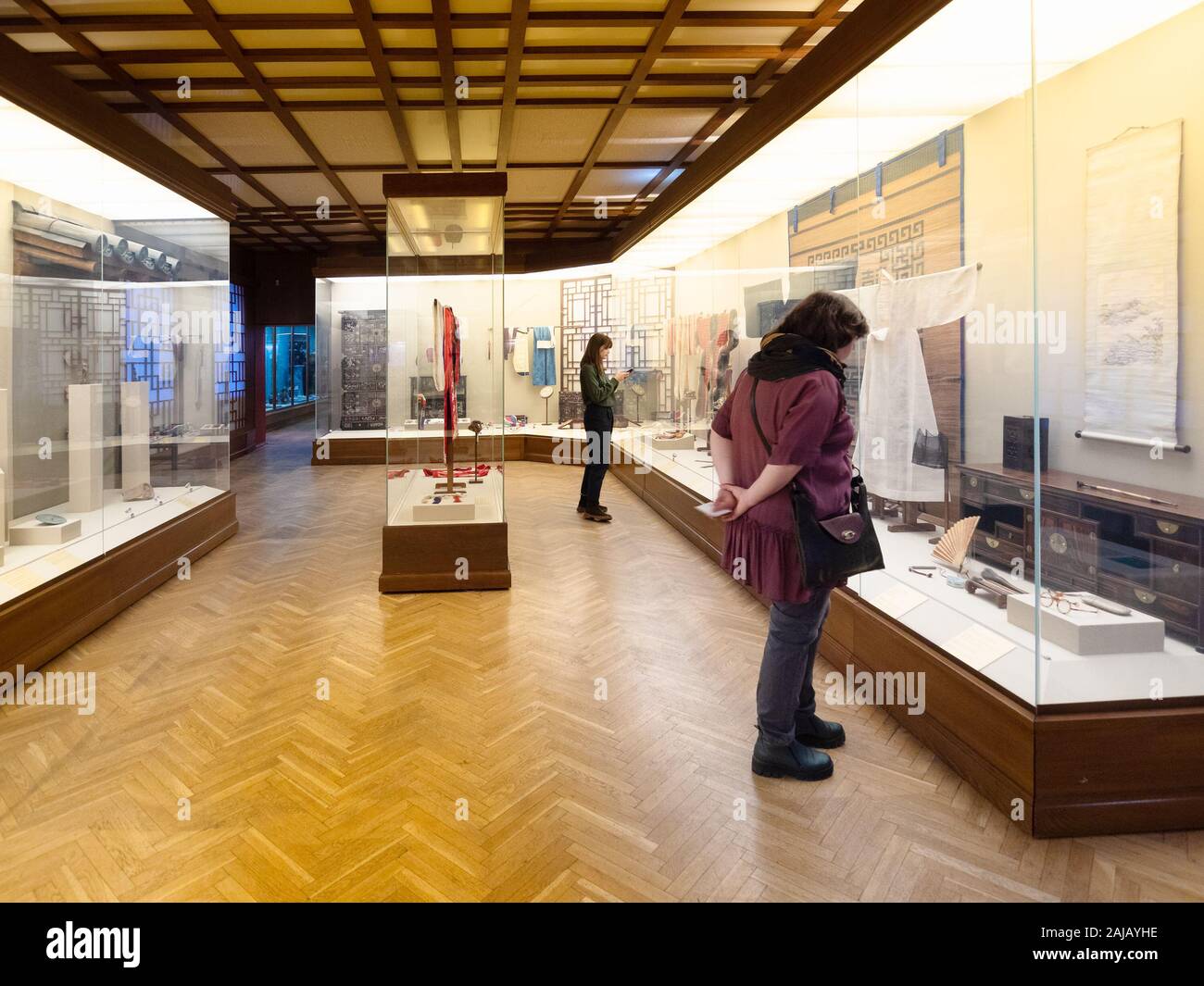 MOSCOW, RUSSIA - JANUARY 2, 2020: visitors in Chinese arts and crafts room in State Museum of Oriental Art . The Museum preserves, researches and disp Stock Photo
