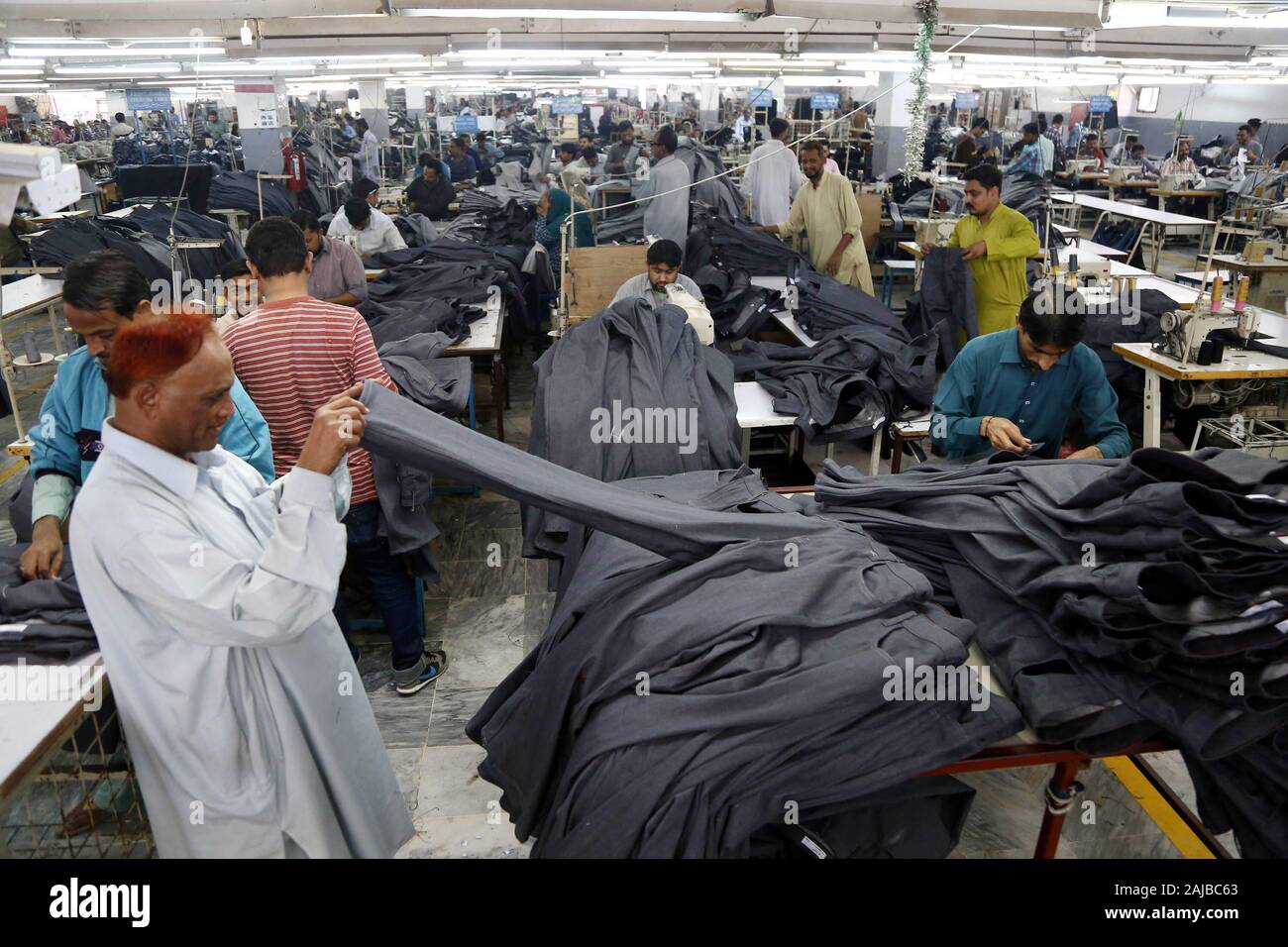 Karachi 27th Nov 2019 Laborers Work In A Garment Factory In