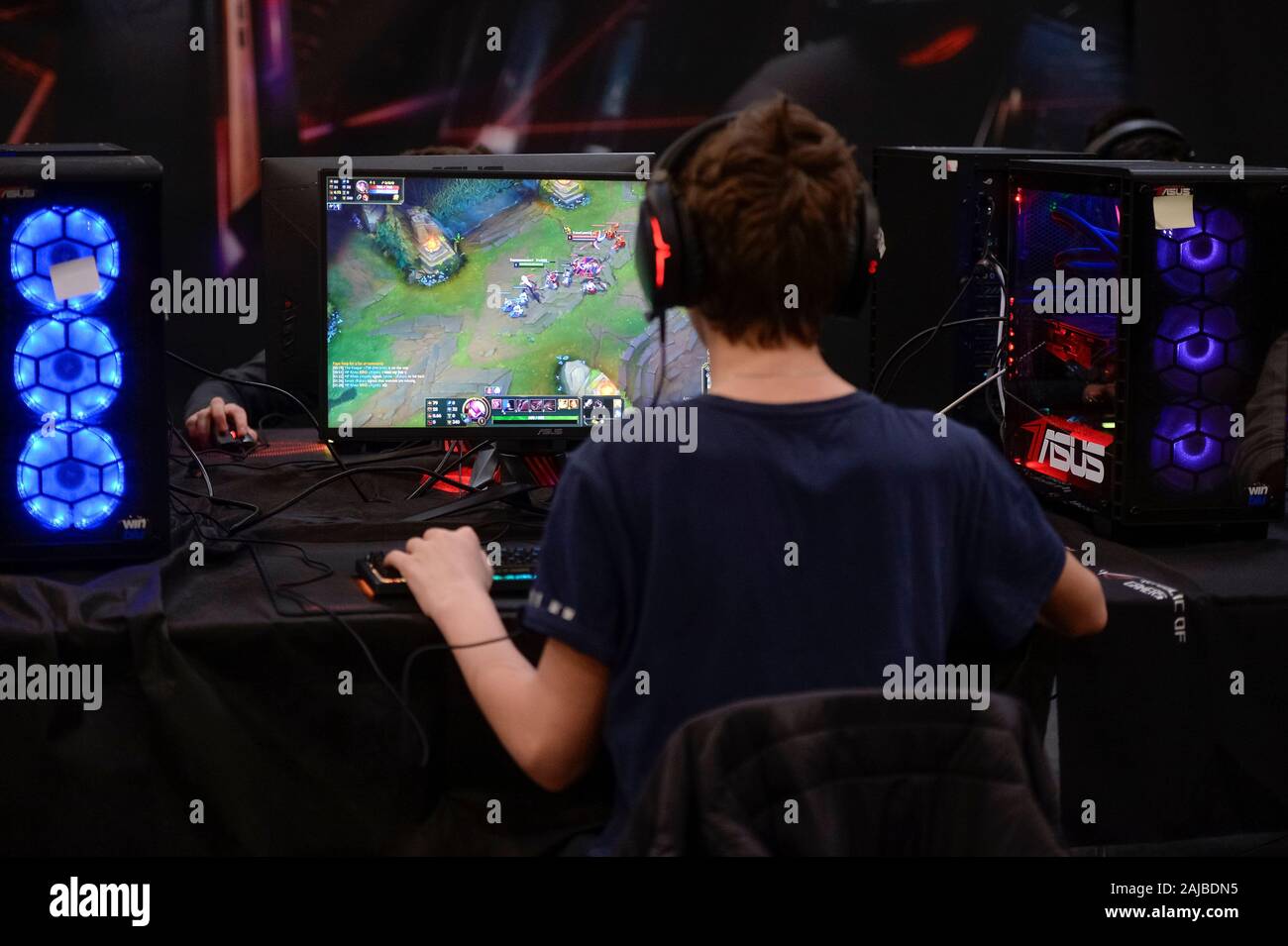 Turin, Italy - 15 April, 2018: A person plays 'League of Legends' video game during the 'Torino Comics' fair. Credit: Nicolò Campo/Alamy Live News Stock Photo