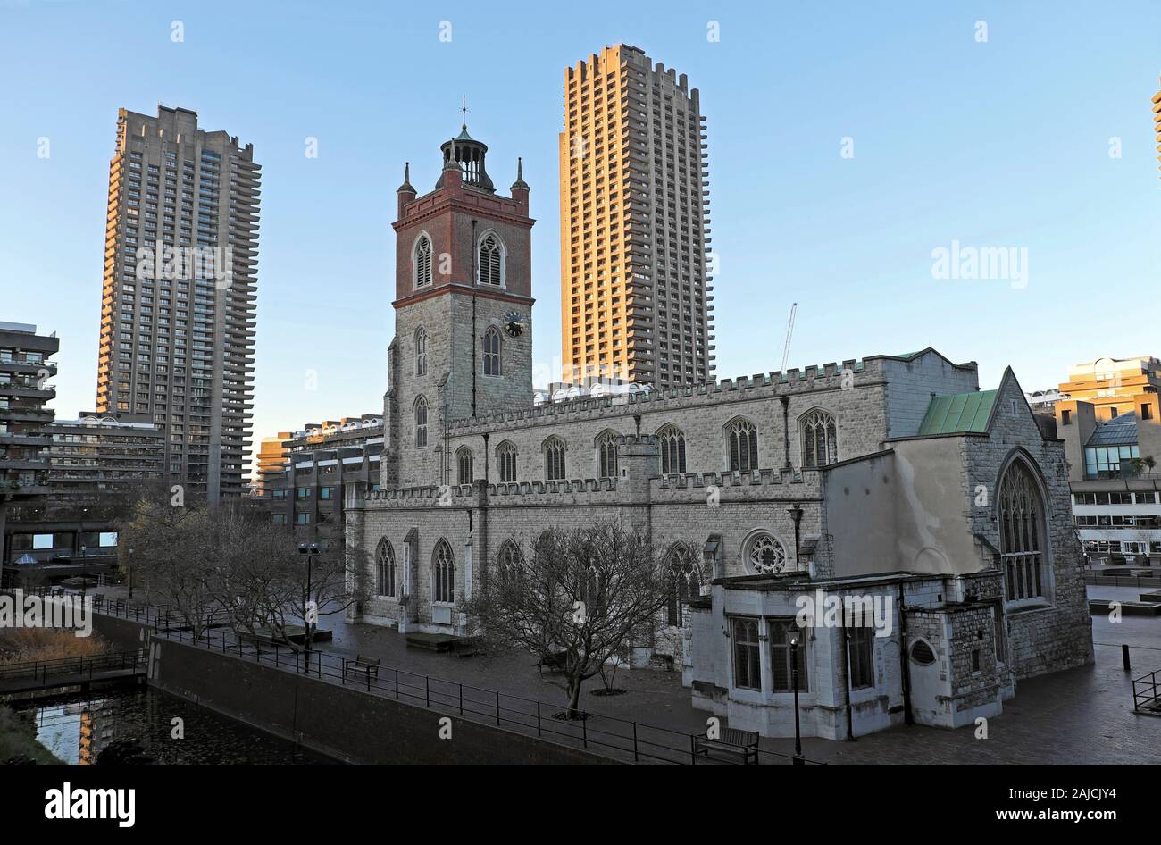 A view of St Giles Cripplegate church and Barbican residential towers in the City of London EC2 England  UK  KATHY DEWITT Stock Photo