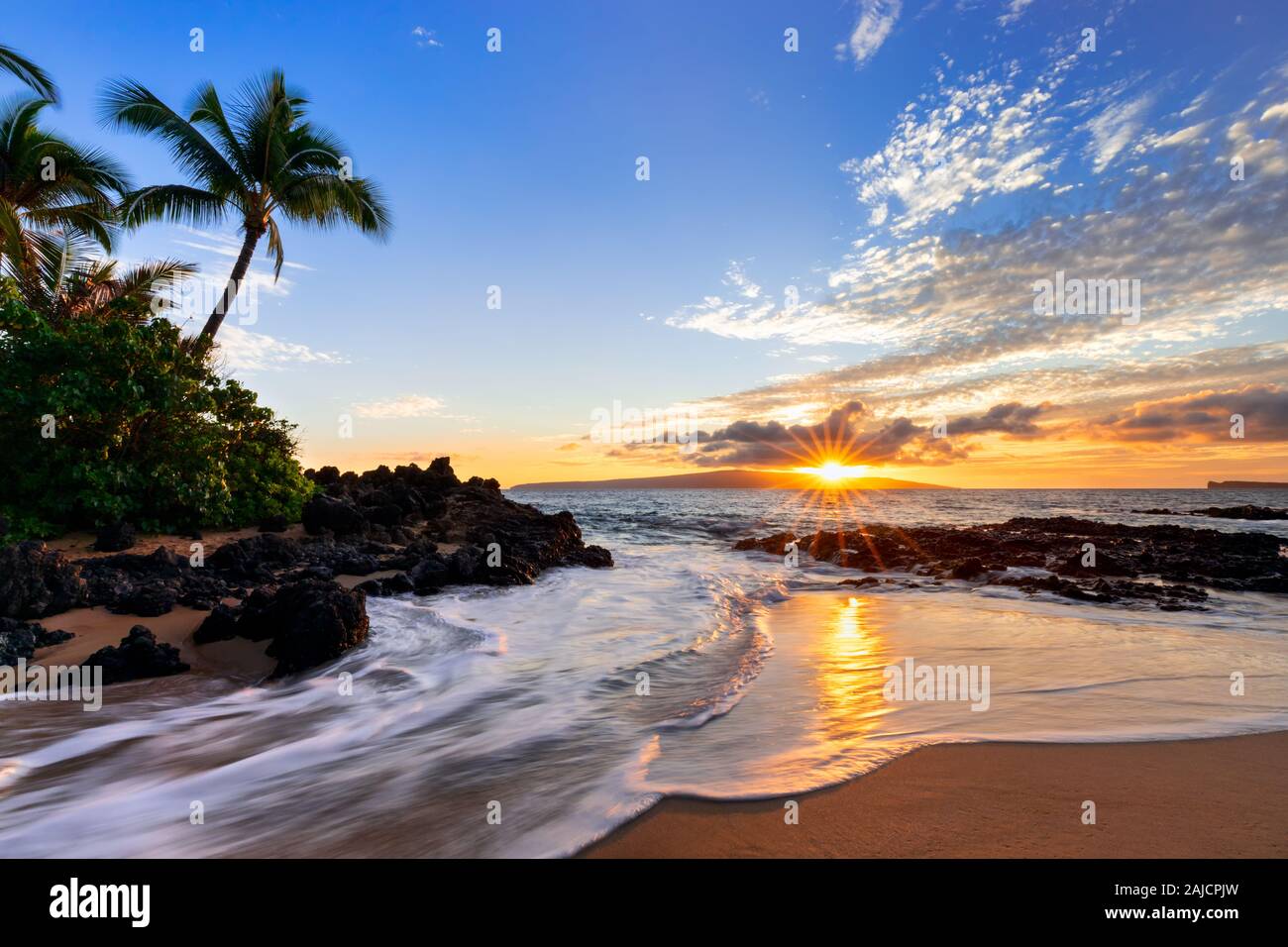 Sunset at Makena Secret Beach in Wailea, Maui, HI with sunstar Stock Photo
