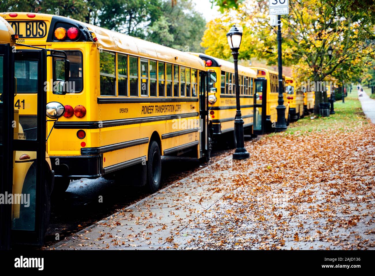 New york city school bus hi-res stock photography and images - Alamy