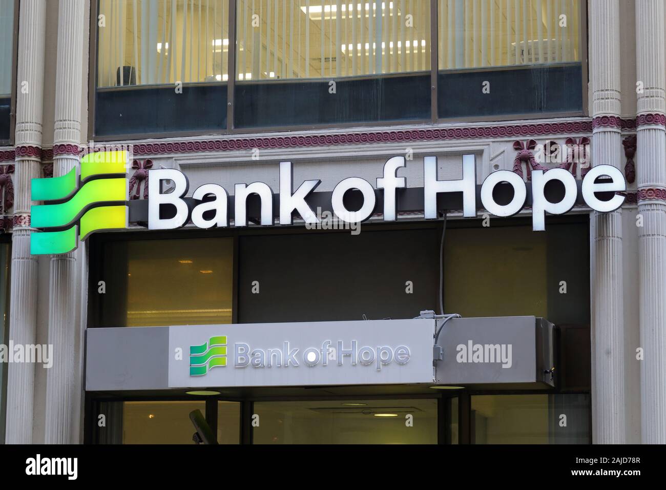 Bank of Hope (Hope Bancorp) logo on decorated building in New York, NY Stock Photo