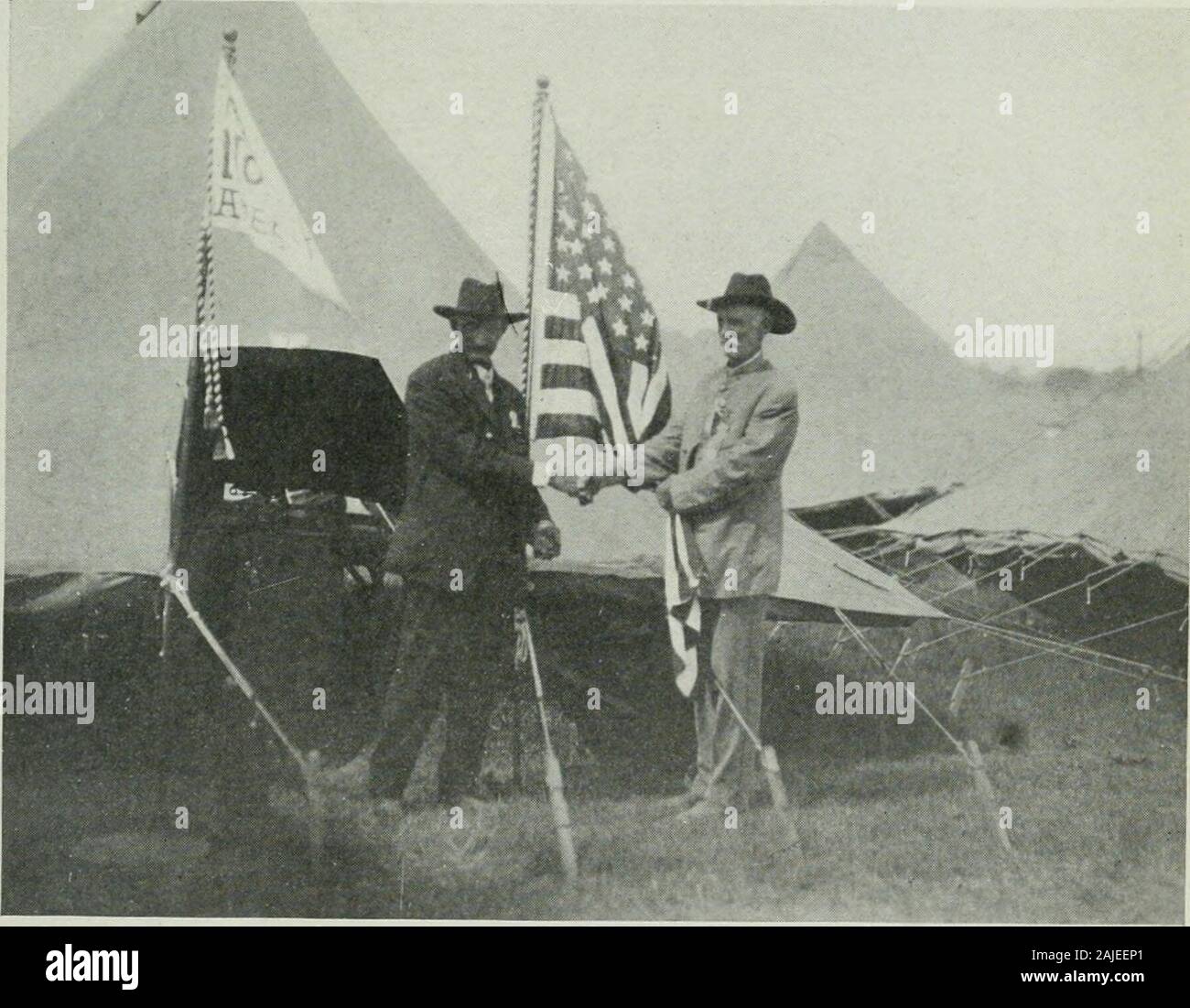 Pennsylvania at Gettysburg : ceremonies at the dedication of the monuments erected by the Commonwealth of Pennsylvania to Major General George G Meade, Major General Winfield S Hancock, Major General John F Reynolds and to mark the positions of the Pennsylvania commands engaged in the battle . Comrades, Hand-in-hand.. TiiEiK Flag Now. Stock Photo