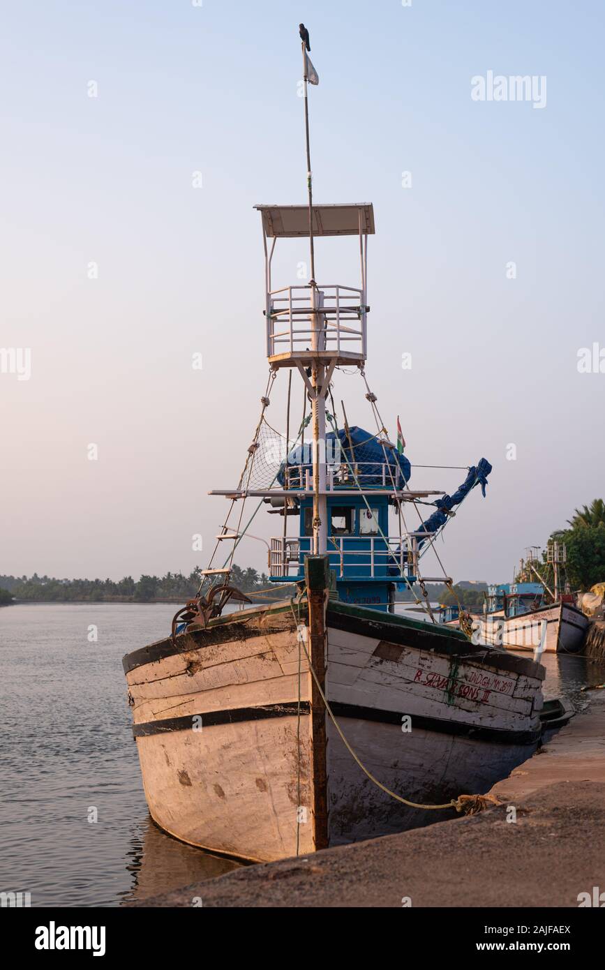India goa long boats hi-res stock photography and images - Alamy