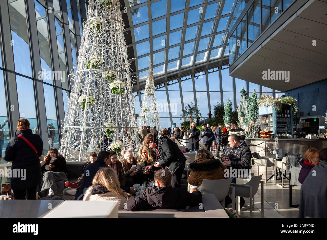 Sky garden restaurant inside hi-res stock photography and images - Alamy