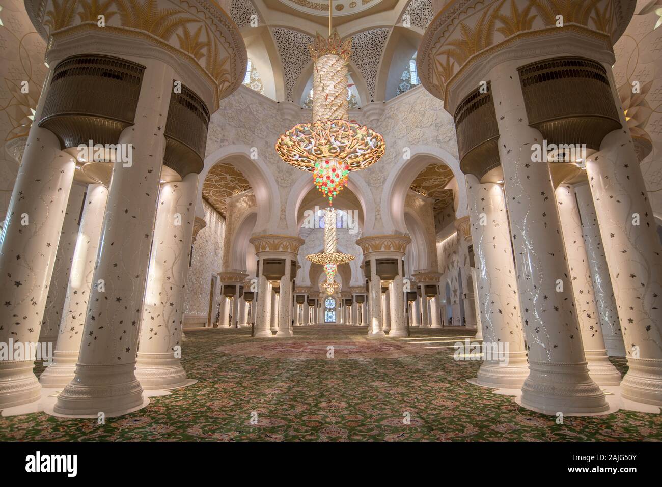 Abu Dhabi, United Arab Emirates: Interior (prayer hall) of Sheikh Zayed Mosque, Grand Mosque with columns, arches and glass chandeliers Stock Photo
