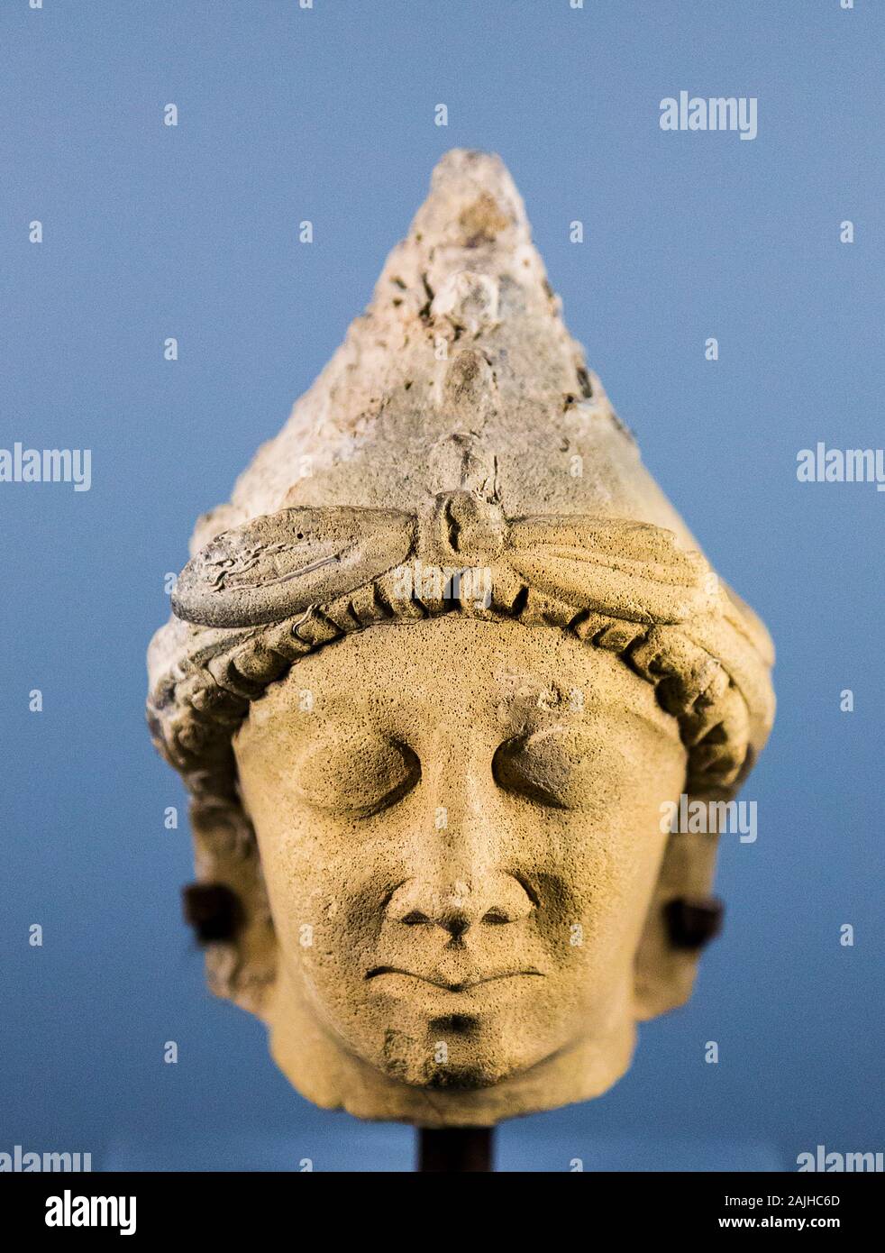 Photo taken during the opening visit of the exhibition “Osiris, Egypt's Sunken Mysteries”.  Small head of a foreign god. Stock Photo