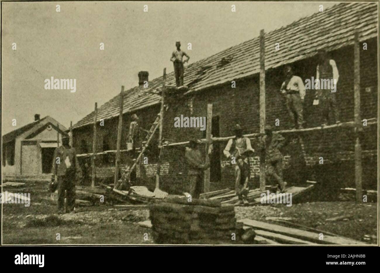 Typhus fever : with particular reference to the Serbian epidemic. . Fig. 2. Returning to dressing tent PLATE XIII. Fig. 1. Construction of delousing plant with Austrian prison labor Stock Photo