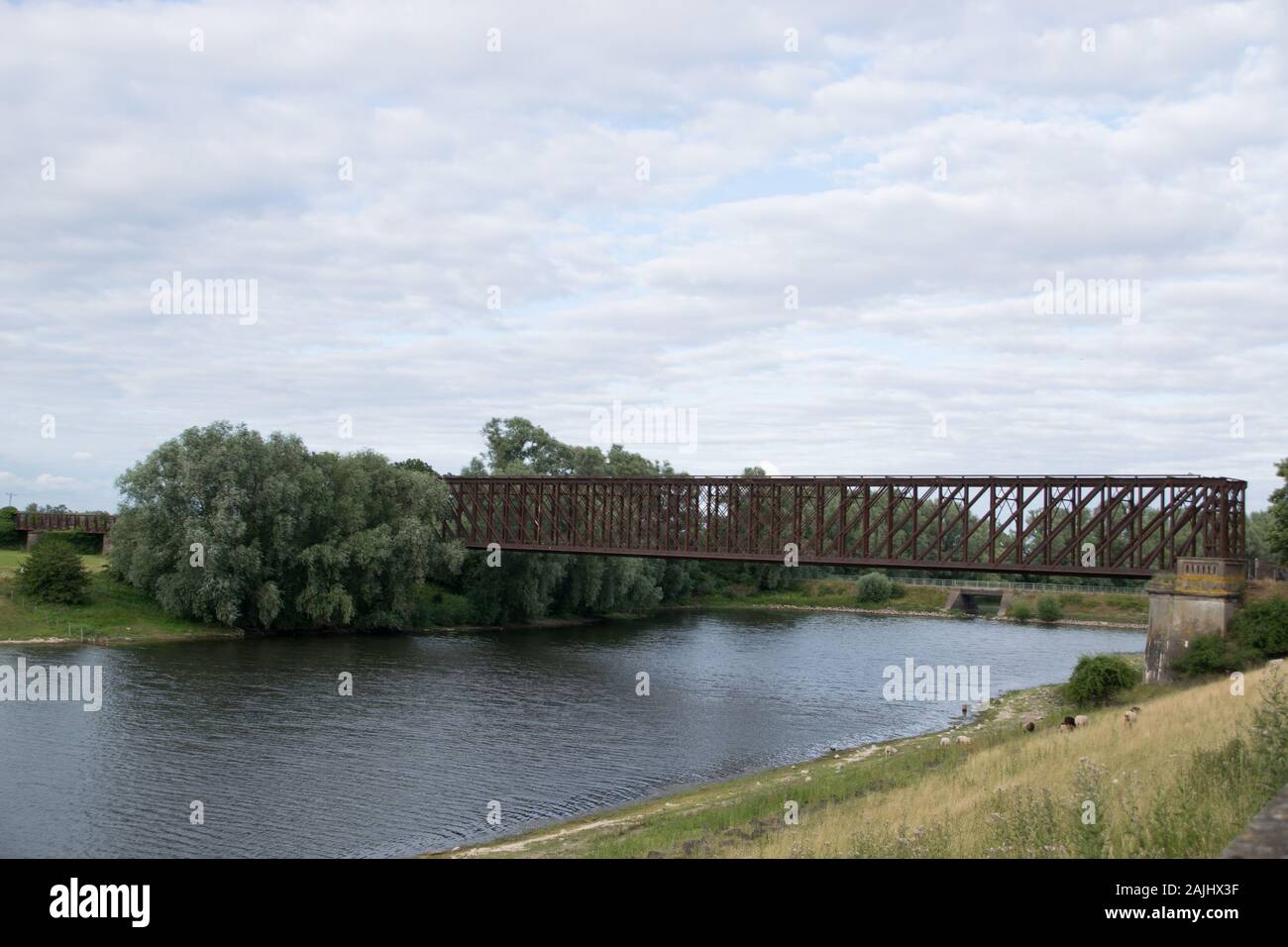Brown train bridge hi-res stock photography and images - Alamy