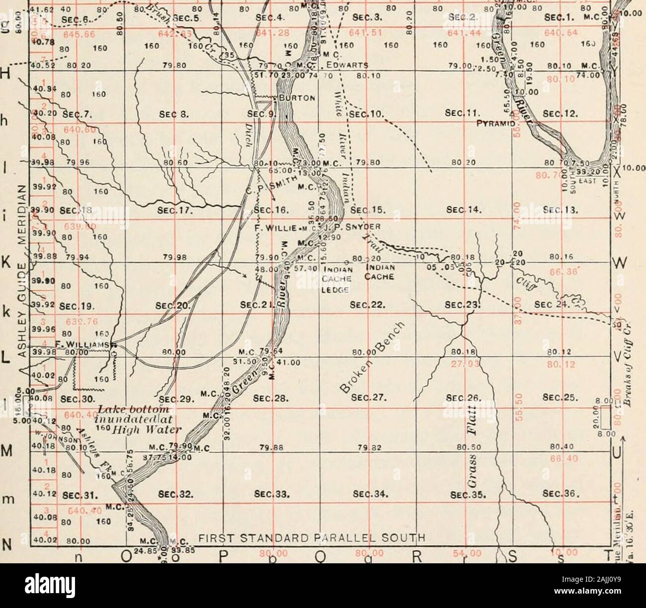 Actual government as applied under American conditions . nes a mile apart,and to cross them by north and south lines a mile apart; thesquare mile, or 640 acres, is called a section, and is dividedinto quarter sections of 160 acres. 6 miles in each directioninclude a congressional township of 36 square miles. Suchtownships are numbered as shown in the illustrative diagram ;and in selling land the government deeds give title to, say,the north-east quarter, section 22, township 5 south andrange 13 east of the first principal meridian. All thesurveys are recorded in official land offices; and clai Stock Photo