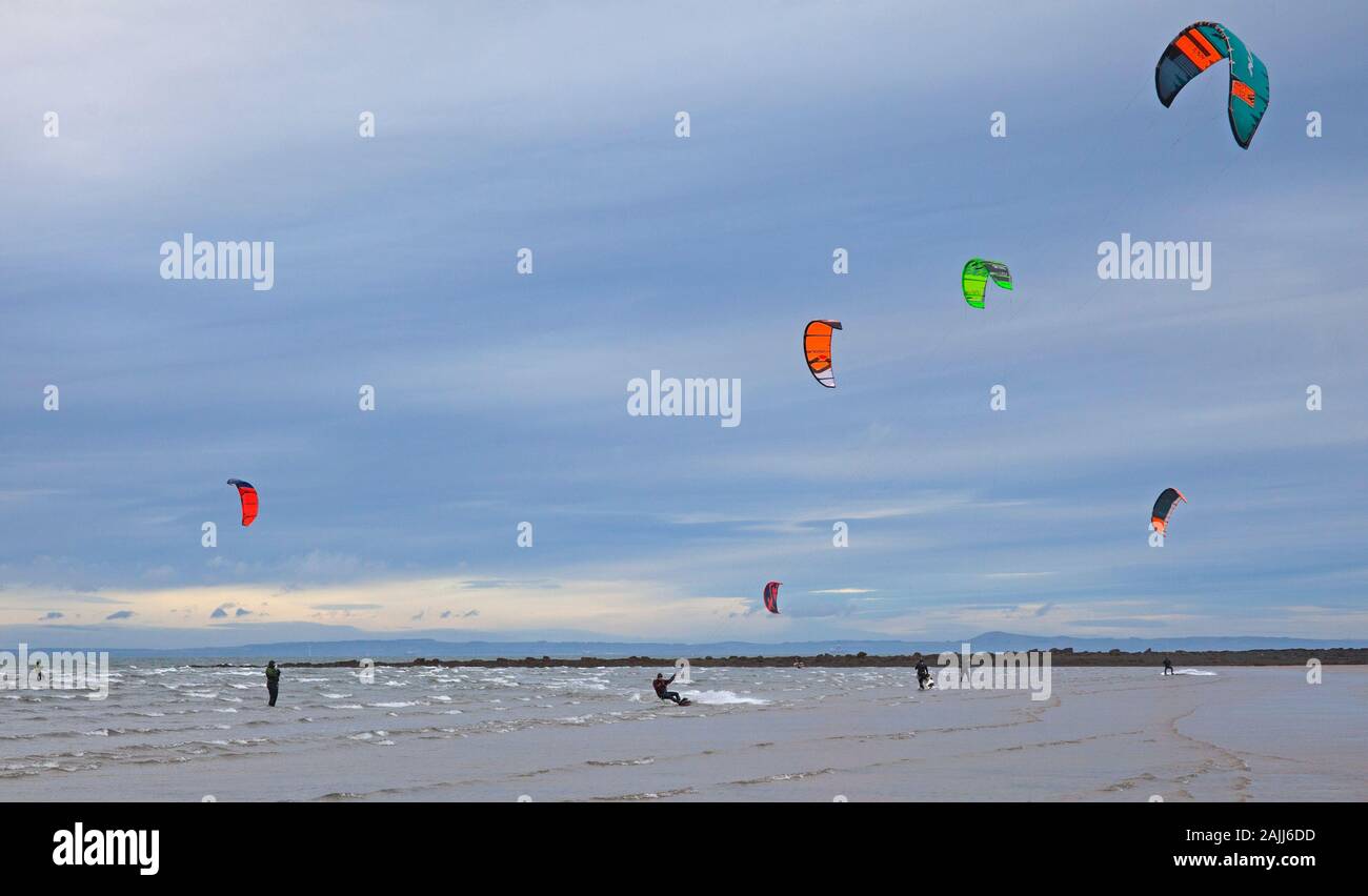 Longniddry Bents, East Lothian, Scotland. 4th January 2020. Good windy day for the Kitesurfers with Wind: WSW 30 km/h and Wind Gusts: 35 km/h temperture around 8 degrees centigrade, the dry weather saw around a dozen skilled guys out at any one time. Forecast next week is for gales so making the best of the current conditions. Stock Photo