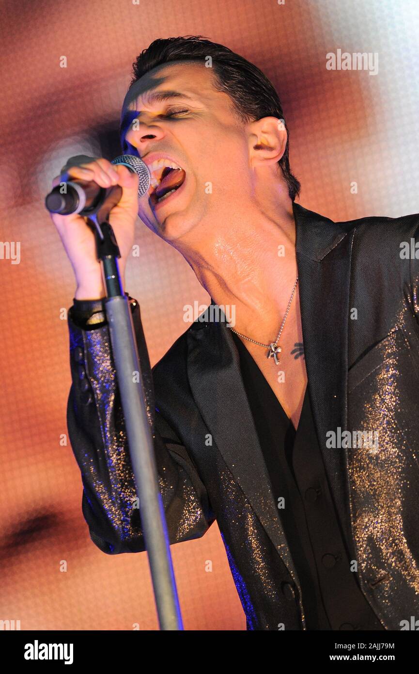 Gahan Milano Italy 06/18/2009 : Live concert of DEPECHE MODE at the San Siro ...