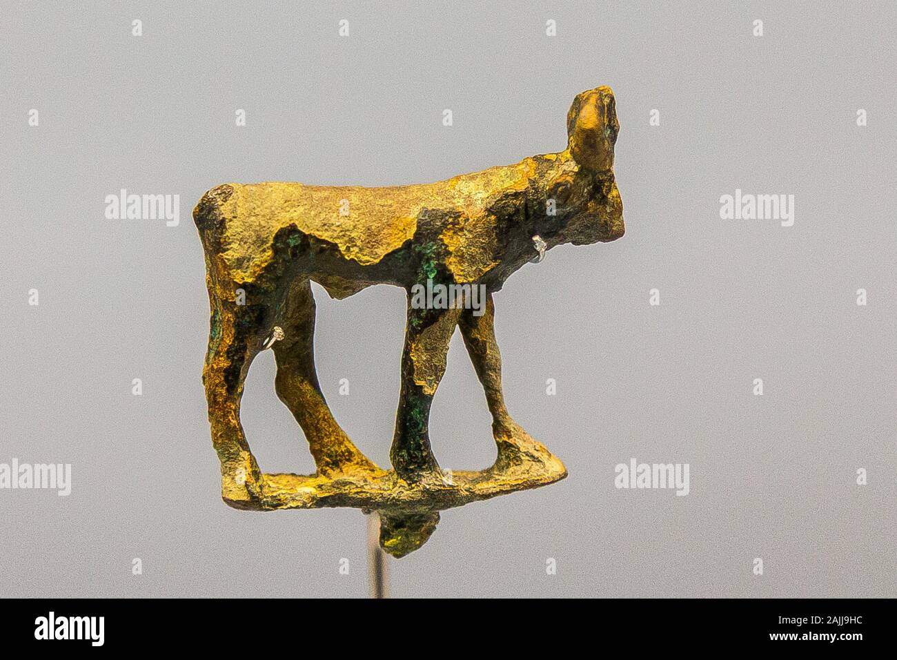 Photo taken during the opening visit of the exhibition “Osiris, Egypt's Sunken Mysteries”. Foundation deposit, small emblem of Apis bull. Stock Photo