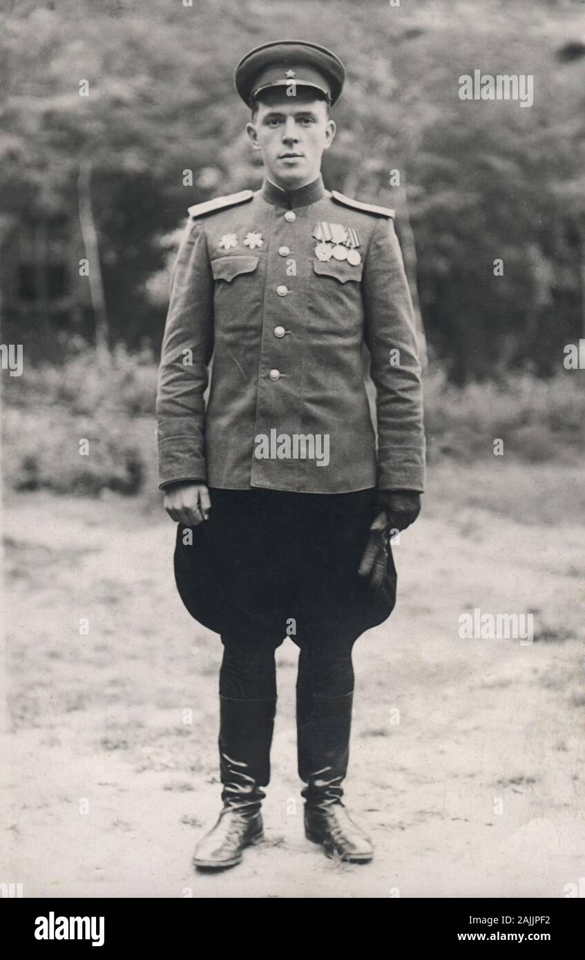 Full-length portrait Soviet officer in the full military uniform in the WW2, circa 1944-1946s Stock Photo