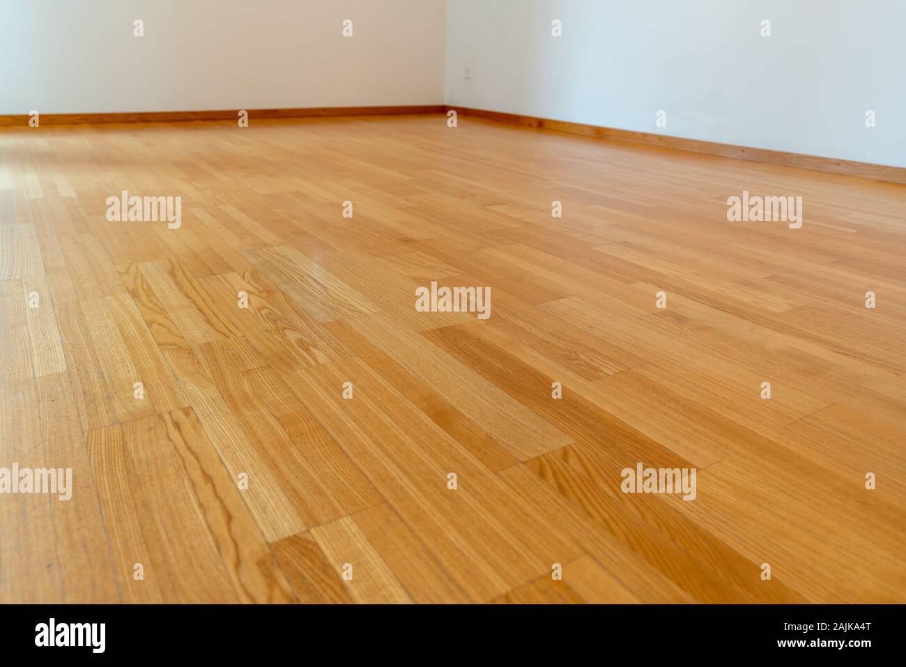 Laying flooring hi-res stock photography and images - Alamy