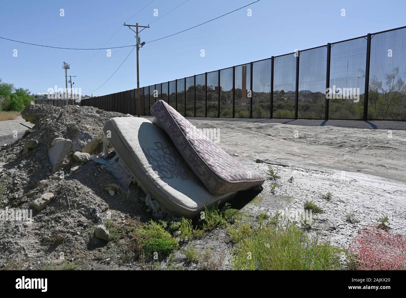 Border fence between Juarez Mexico & the US at El Paso, Texas Stock Photo Alamy
